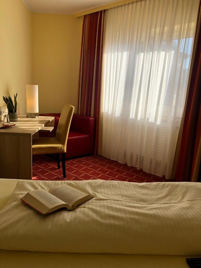 Montana Hotel Koeln-Bonn Airport Тройсдорф Екстериор снимка