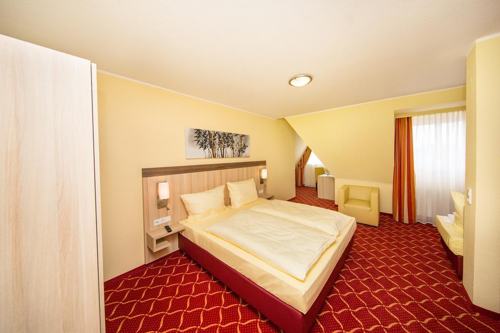 Montana Hotel Koeln-Bonn Airport Тройсдорф Екстериор снимка